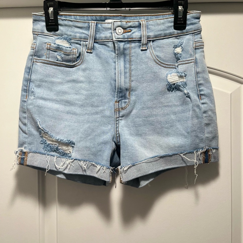 Zenana, denim shorts, size M, inseam 3.5”. Only worn a few times.